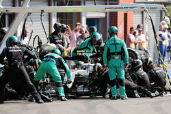 Nico Rosberg, Mercedes AMG F1 W07 Hybrid hace una parada en boxes