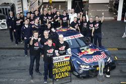 Campeón, Marco Wittmnn, BMW Team RMG celebra con el equipo