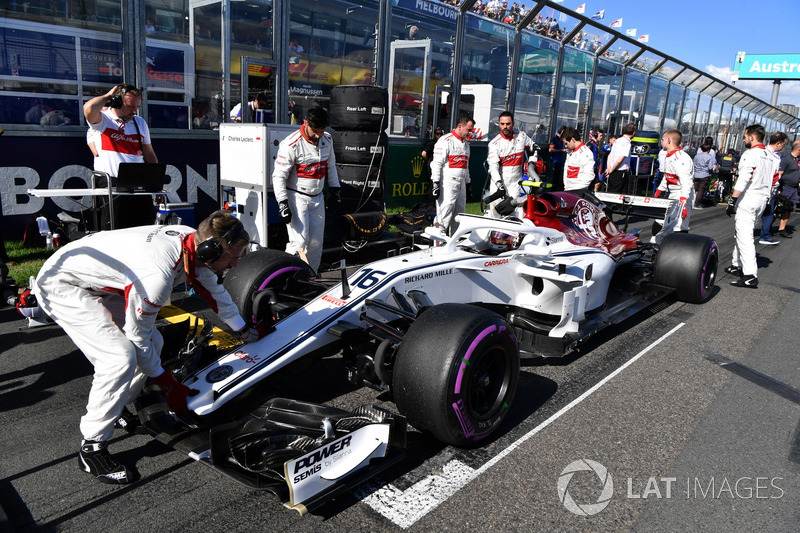 Charles Leclerc, Sauber C37, in griglia