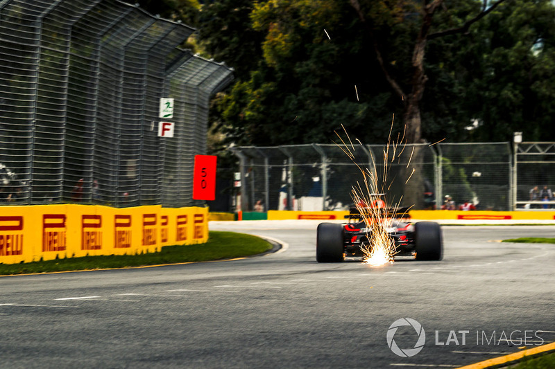 Daniel Ricciardo, Red Bull Racing RB14 sparks