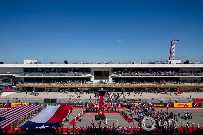 Michael Buffer presenta a los pilotos