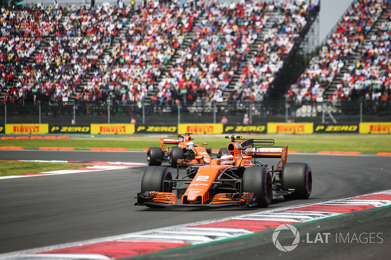 Stoffel Vandoorne, McLaren MCL32, Fernando Alonso, McLaren MCL32