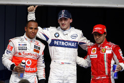 Robert Kubica, BMW Sauber ilk pole pozisyonunu kutluyor, Lewis Hamilton, McLaren, Felipe Massa, Ferr