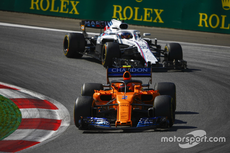 Stoffel Vandoorne, McLaren MCL33, Sergey Sirotkin, Williams FW41