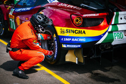 #71 AF Corse Ferrari 488 GTE EVO: Davide Rigon, Sam Bird, in the pits