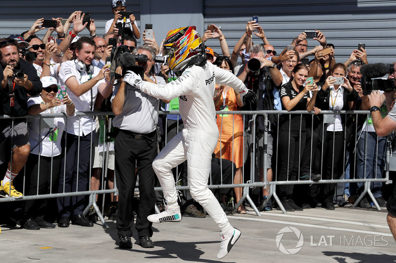 Race winner Lewis Hamilton, Mercedes AMG F1 celebrates in parc ferme