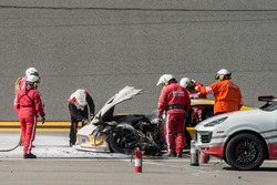 #4 Corvette Racing Chevrolet Corvette C7.R: Oliver Gavin, Tommy Milner, Marcel Fässler après avoir pris feu