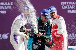 Podio: il vincitore della gara Sébastien Buemi, Renault e.Dams, il secondo classificato Jose Maria L