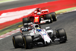Фелипе Масса, Williams FW40, и Себастьян Феттель, Ferrari SF70H
