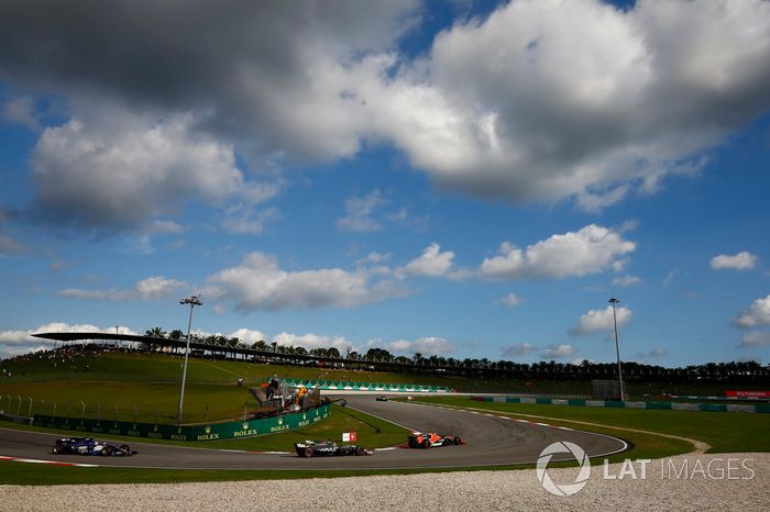 Stoffel Vandoorne, McLaren MCL32, Romain Grosjean, Haas F1 Team VF-17, Pascal Wehrlein, Sauber C36
