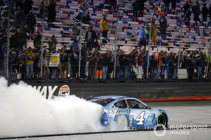Ganador Kevin Harvick, Stewart-Haas Racing, Ford Mustang