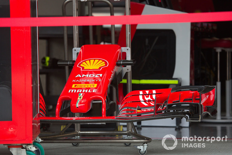Переднє антикрило Ferrari SF71H з новою лівреєю