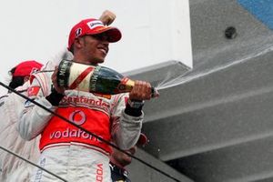 Podio: il terzo classificato Lewis Hamilton, McLaren 