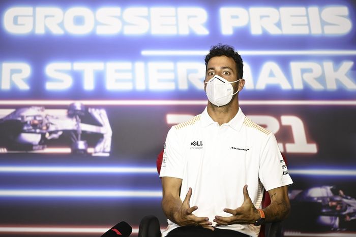 Daniel Ricciardo, McLaren en la conferencia de prensa