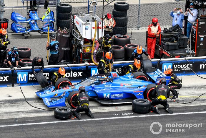 Ed Jones, Dale Coyne Racing with Vasser Sullivan Honda, pit stop
