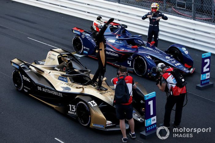 Ganador Antonio Felix Da Costa, DS Techeetah, celebra  en Parc Ferme 