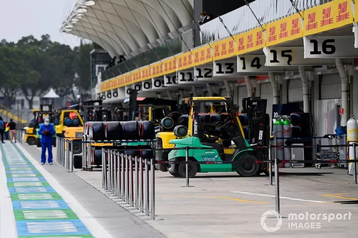 Montacargas en el pitlane