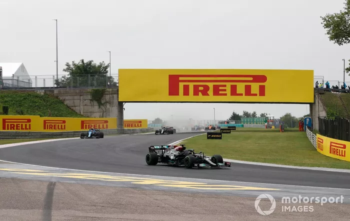 Lewis Hamilton, Mercedes W12, Esteban Ocon, Alpine A521