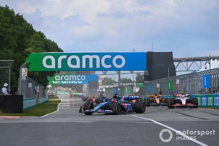 Esteban Ocon, Alpine A523, Nico Hulkenberg, Haas VF-23, Oscar Piastri, McLaren MCL60