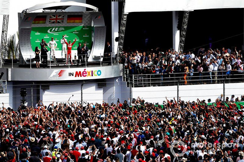 Podio: ganador de la carrera Lewis Hamilton, Mercedes AMG, segundo lugar Nico Rosberg, Mercedes AMG, y el tercer lugar Sebastian Vettel, Ferrari