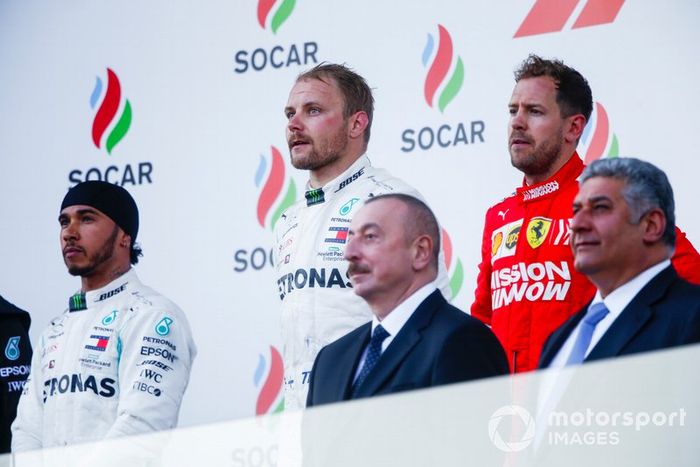 Podio: segundo lugar Lewis Hamilton, Mercedes AMG F1, ganador de la carrera Valtteri Bottas, Mercedes AMG F1 y tercer lugar Sebastian Vettel, Ferrari