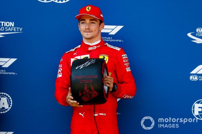 Ganador de la pole Charles Leclerc, Ferrari recibe el Premio Pirelli Pole Position