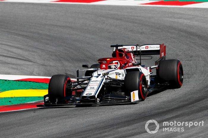 A Raikkonen se le pide que pase al de delante o que deje pasar a Bottas, que lleva una vuelta más
