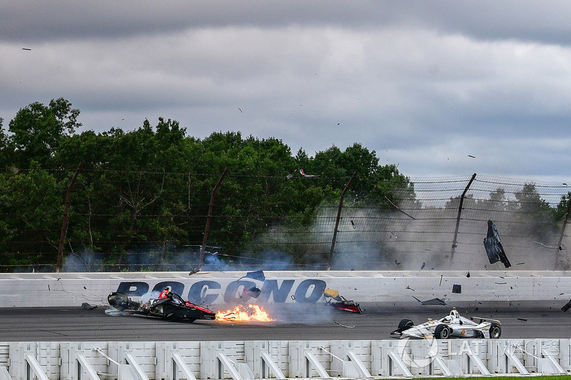 Robert Wickens, Schmidt Peterson Motorsports Honda, James Hinchcliffe, Schmidt Peterson Motorsports Honda, Ryan Hunter-Reay, Andretti Autosport Honda, Pietro Fittipaldi, Dale Coyne Racing Honda, incidente