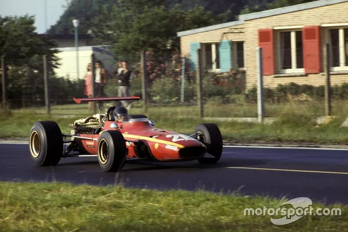 2: Jacky Ickx, 23 años, 6 meses y 6 días en el GP de Francia 1968