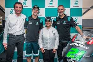 Fabio Quartararo, Petronas Yamaha SRT with Noor Afiza Mohd Yusof, Dr Andrea Dolfi and Wilco Zeelenberg, Petronas Yamaha SRT Team Manager