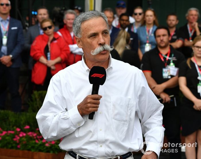 Chase Carey, presidente de la Fórmula 1, habla a la prensa 