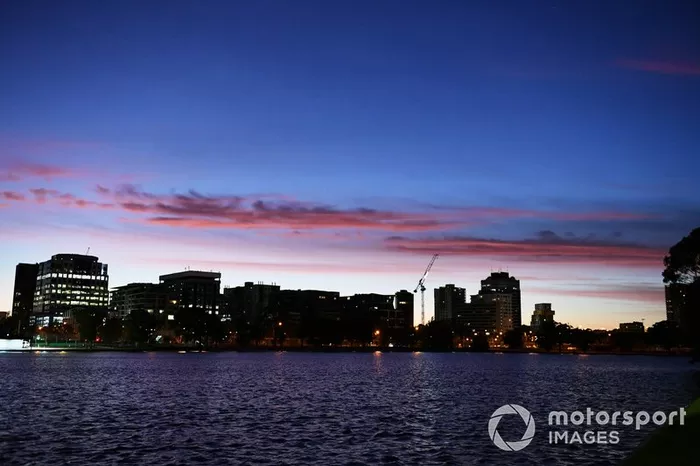 The sun rises over the Melbourne skyline