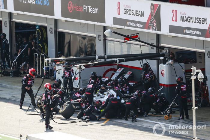 Romain Grosjean, Haas VF-20,  pit stop