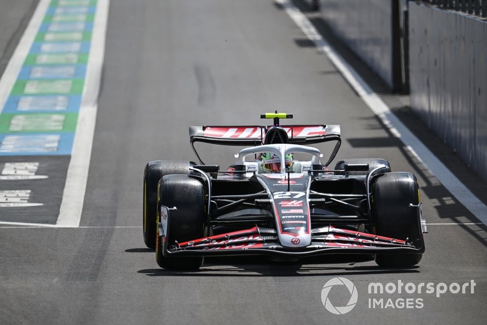 Nico Hulkenberg, Haas VF-24, sale de boxes