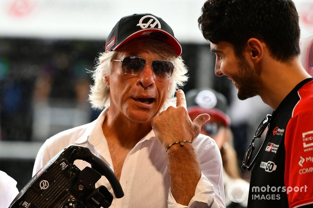 Esteban Ocon, Haas F1 Team z Jonem Bon Jovi 