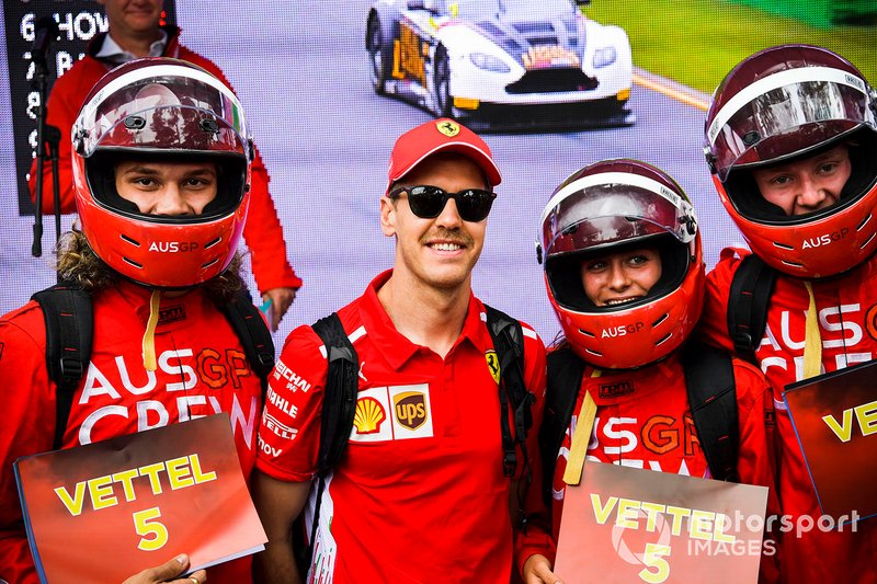 Sebastian Vettel, Ferrari, con fans