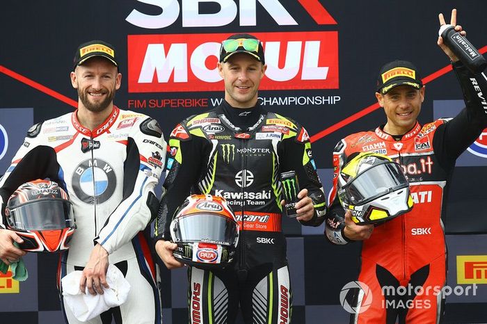 Podio: Jonathan Rea, ganador de la carrera 1, Kawasaki Racing Team, segundo lugar Tom Sykes, BMW Motorrad WorldSBK Team, tercer lugar Alvaro Bautista, Aruba.it Racing-Ducati Team