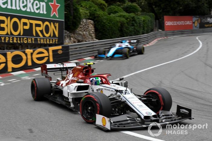 Antonio Giovinazzi, Alfa Romeo Racing C38, George Russell, Williams Racing FW42