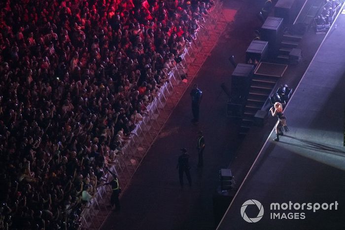 Fans en el concierto de Gwen Stefani