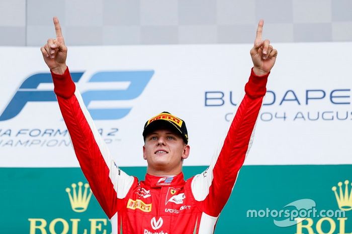 Podio: ganador de la carrera Mick Schumacher, Prema Racing