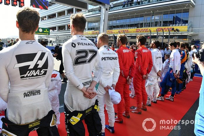 Para que los pilotos no estén tan juntos y no haya contacto, no habrá ceremonia de himno en la F1 2020