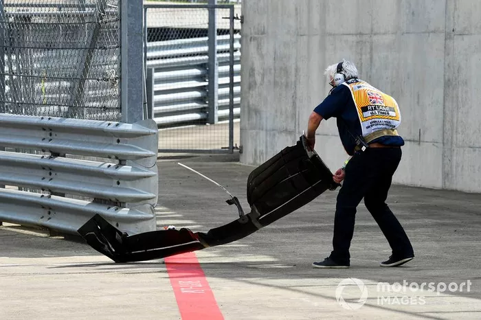 El alerón del piloto francés se rompió y tuvo que hacer todo el circuito de manera lenta para volver al box