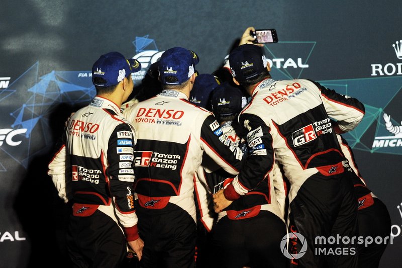 Podio: #8 Toyota Gazoo Racing Toyota TS050: Sébastien Buemi, Kazuki Nakajima, Fernando Alonso and #7 Toyota Gazoo Racing Toyota TS050: Mike Conway, Kamui Kobayashi, Jose Maria Lopez