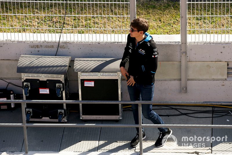 George Russell, Williams, sur le muret des stands