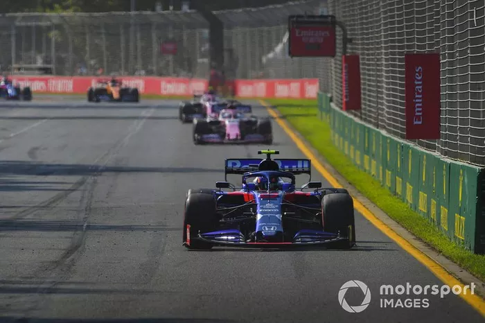 Alexander Albon, Toro Rosso STR14, Sergio Perez, Racing Point RP19