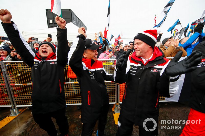 Shigeki Tomoyama, President, GAZOO Racing Company, Ott Tänak, Martin Järveoja, Toyota Gazoo Racing WRT Toyota Yaris WRC