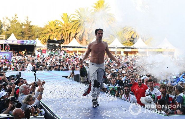 Ganador de la carrera Lucas Di Grassi, Audi Sport ABT Schaeffler celebra en el podio