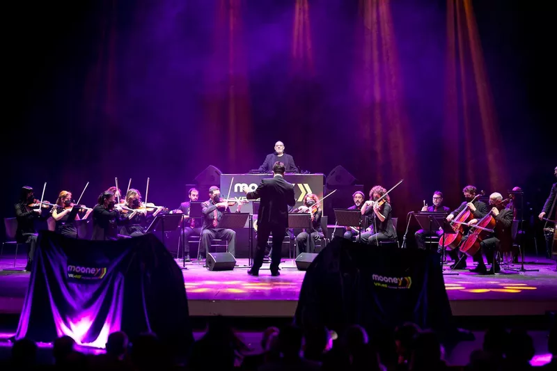 La cérémonie de VR46 au théâtre Rossini de Pesaro