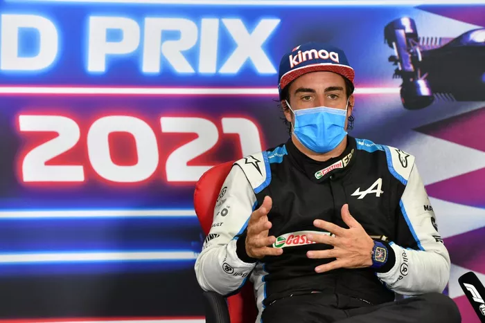 Fernando Alonso, Alpine A521, tercer clasificado del GP de Qatar, en rueda de prensa