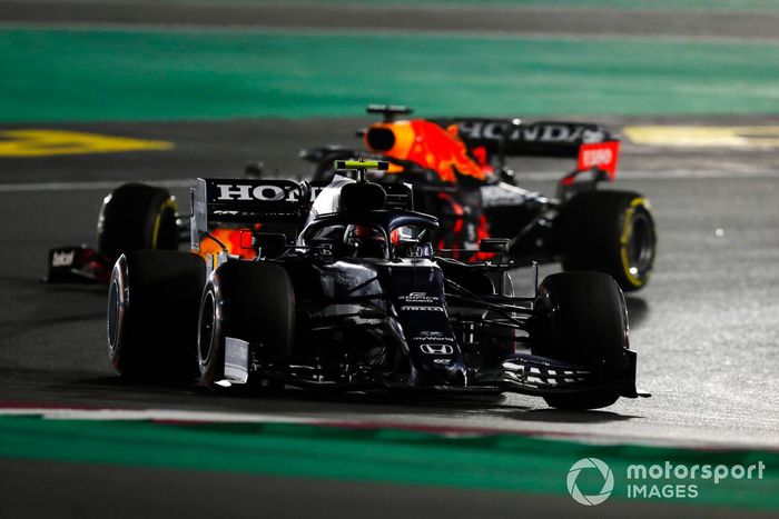 Pierre Gasly, AlphaTauri AT02, Max Verstappen, Red Bull Racing RB16B